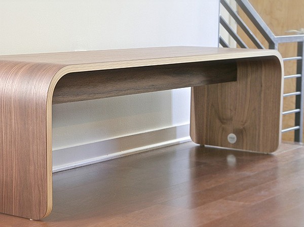 Elegantna minimalistička drvena klupa 